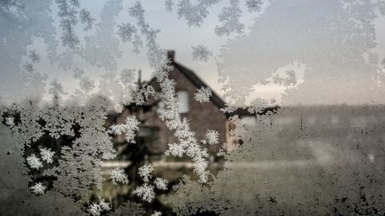 La commune de Godewaersvelde (Nord) enneigée, le 6 janvier 2017. (PHILIPPE HUGUEN / AFP)