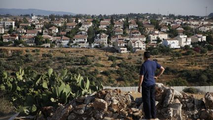 Une photo prise depuis la périphérie de la ville palestinienne de Naplouse montre une vue de l'avant-poste de colonisation juive de Havat Gilad, le 2 février 2018. (ABBAS MOMANI / AFP)