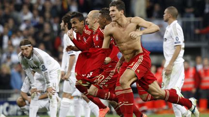 Contraste entre le bonheur des Munichois Gomez, Robben, Gustavo et Alaba et l'abattement des Madrilènes Sergio Ramos ou Pepe