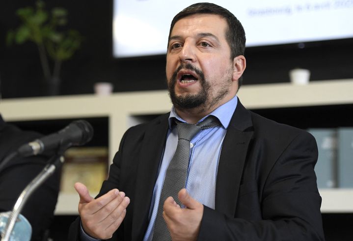 Le&nbsp;président de Millî Görus en France&nbsp;et secrétaire général du Conseil français du culte musulman (CFCM) Fatih Sarikir lors d'une conférence de presse à Strasbourg, le 6 avril 2021. (FREDERICK FLORIN / AFP)