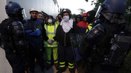 Pénurie de carburants : deux sites débloqués par les forces de l'ordre