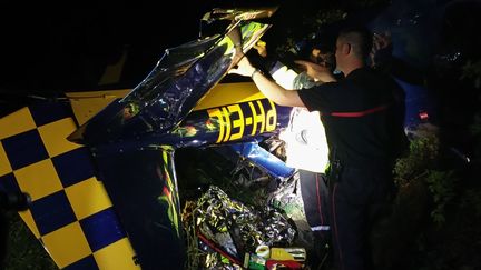 
Intervention des&nbsp;services de secours de Vendée sur les lieux du crash d'un avion de tourisme, jeudi 2 juin 2016 à Coëx (Vendée).

 (SDIS 85)