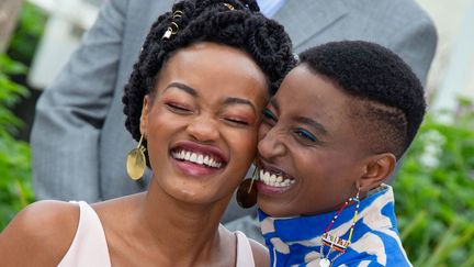 Dans «Rafiki», Kena (Samantha Mugatsia) et Ziki (Sheila Munyiva), interprètent deux étudiantes qui vivent chez leurs parents, se rencontrent, se découvrent et finissent par s'aimer dans un pays où «les filles bien deviennent de bonnes épouses», précise la réalisatrice. Avec ce film, inspiré de la nouvelle «Jambula Tree» de l'Ougandaise Monica Arac de Nyeko, Wanuri Kahui a voulu montrer une histoire d'amour «vibrante, moderne et cosmopolite». Et une Afrique moderne, «trop souvent réduite à une région marquée par la guerre, la maladie et la souffrance». Mais la censure a fait du long métrage une «œuvre en exil», selon sa réalisatrice. Alors même qu'elle voulait offrir une image de l'Afrique aussi «joyeuse» que «pleine d'espoir». (Roland Macri / BELGA MAG / BELGA)