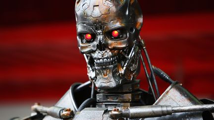 Le robot du film "Terminator" fait une apparition en marge du Grand Prix d'Espagne de Formule 1, le 9 mai 2009, &agrave; Barcelone. (CLIVE MASON / GETTY IMAGES EUROPE)