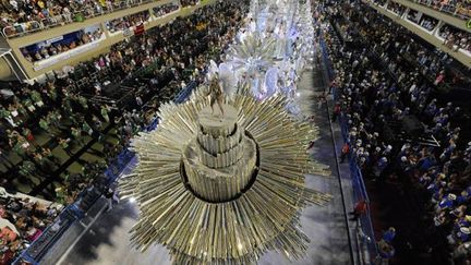 L&#039;école Renascer défile sur le sambodrome de Rio le 19/02/2012
 (Vanderlei Almeida. AFP)