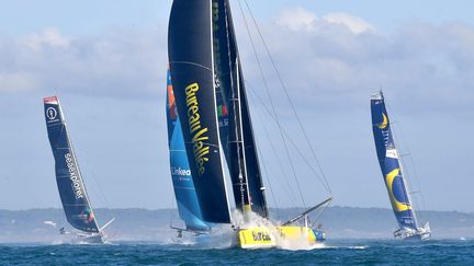 Le bateau du skipper Louis Burton, aux Sables d'Olonne, le 8 novembre 2020. (JOËL LE GALL / MAXPPP)