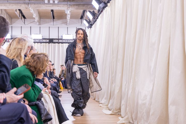 Défilé de Wilfred Eliazord, un des étudiants de l'IFM, le 27 février 2023 lors de la Paris Fashion Week (GREGOIRE AVENEL)