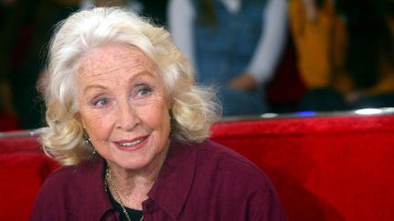 L'actrice Danielle Darrieux&nbsp;invitée de "Vivement dimanche" sur France 2, le 29 janvier 2003. (MAXPPP)