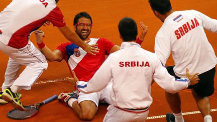 Le bonheur de Janko Tipsarevic, félicité par ses coéquipiers