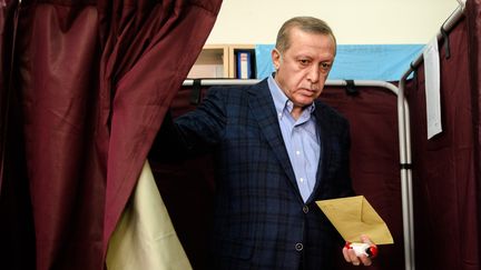 Le pr&eacute;sident turc,&nbsp;Recep Tayyip Erdogan, le 1er novembre 2015,&nbsp;&agrave; Istanbul (Turquie). (OZAN KOSE / AFP)