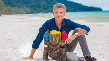 L'animateur Denis Brogniart sur un lieu de tournage du jeu "Koh-Lanta", diffusé sur TF1 depuis 2001.  (PHILIPPE LE ROUX / ALP / STARFACE / TF1)