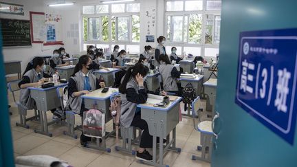 Une salle de cours au lycée à Wuhan (Chine), le 6 mai 2020.&nbsp; (STR / AFP)