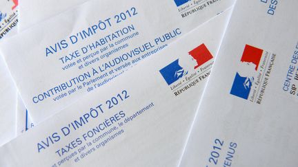 72% des Fran&ccedil;ais jugent les imp&ocirc;ts trop &eacute;lev&eacute;s, selon un sondage Ipsos pour "Le Monde", BFMTV, et "La Revue fran&ccedil;aise des finances publiques", publi&eacute; lundi 14 octobre 2013. (DENIS CHARLET / AFP)