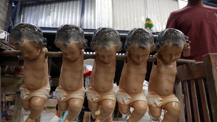 Op&eacute;ration s&eacute;change pour des figurines de J&eacute;sus b&eacute;b&eacute; &agrave; Amozoc (Mexique), le 3 d&eacute;cembre 2011. (REUTERS)