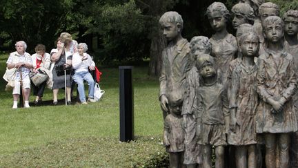 C&eacute;r&eacute;monie au m&eacute;morial de Lidice (R&eacute;publique tch&egrave;que), un village enti&egrave;rement d&eacute;truit par les nazis il y a 71 ans, le 15 juin 2013. (DAVID W. CERNY / REUTERS)