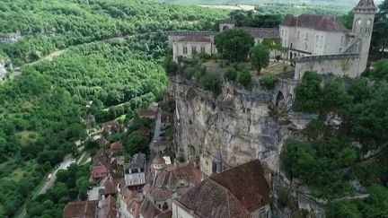 Si la saison touristique a bien fini par débuter, avec le déconfinement, certains lieux généralement prisés ont encore du mal à faire le plein. (France 2)