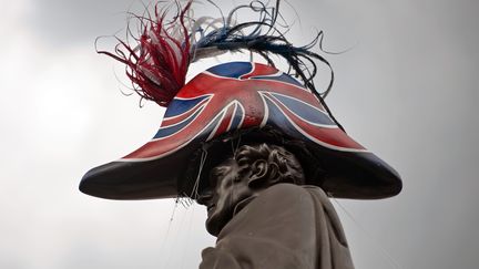 M&ecirc;me les statues embl&eacute;matiques de Londres, comme celle du Duc de Wellington, ont &eacute;t&eacute; relook&eacute;es pour l'occasion. (WILL OLIVER / AFP)