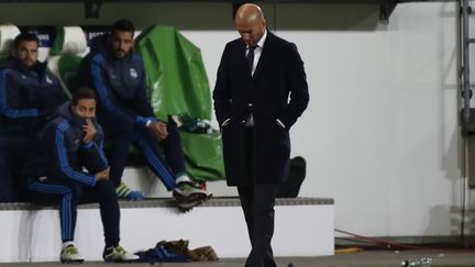 Zinédine Zidane et le Real Madrid ont connu un sévère revers lors de leur déplacement à Wolfsburg. (ODD ANDERSEN / AFP)