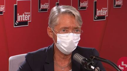 La ministre du Travail, de l'Emploi et de l'Insertion, Élisabeth Borne, sur France Inter le 6 octobre. (FRANCEINTER / RADIOFRANCE)