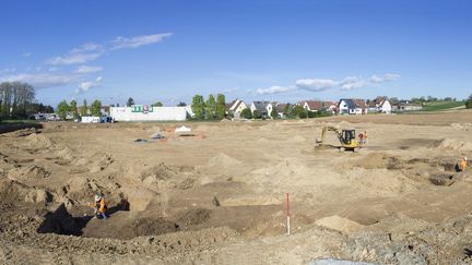 Vue générale du chantier d'Achenheim (Bas-Rhin) en cours de fouille, mardi 7 juin 216. (MICHEL CRISTEN / INRAP)