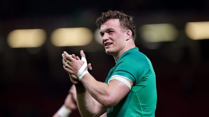 L'Irlandais Josh van der Flier, à l'issue du match face au pays de Galles, à Cardiff, dans le Tournoi des six nations, le 4 février 2023. (JOE GIDDENS / MAXPPP)