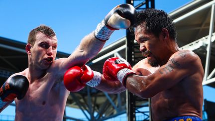 Jeff Horn et Manny Pacquiao lors de leur combat à Brisbane (Australie), dimanche 2 juillet 2017. (PATRICK HAMILTON / AFP )