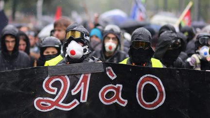 Des "gilets jaunes" lors de la manifestation à Nantes (Loire-Atlantique) organisée le 6 avril 2019. (MAXPPP)