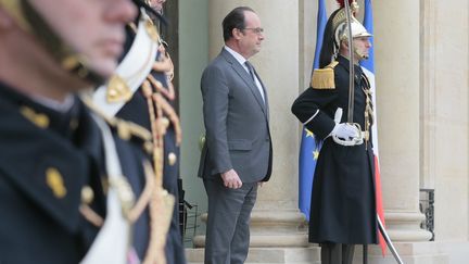 Le président François Hollande, le 22 janvier 2016 à l'Elysée à Paris. (JACQUES DEMARTHON / AFP)