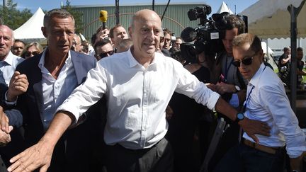 Alain Juppé arrive au campus du parti Les Républicains, à La Baule (Loire-Atlantique), samedi 3 septembre 2016.&nbsp; (JEAN-SEBASTIEN EVRARD / AFP)