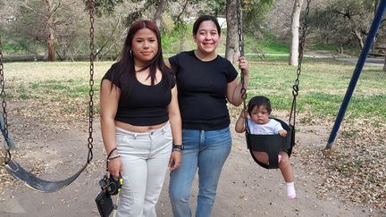 Summer et Priscilla, habitantes d'Uvalde, au Texas (États-Unis). (SARAH MANSOURA / RADIO FRANCE)