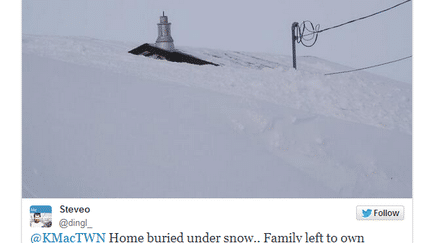 Une photo de la maison ensevelie &agrave; Terre-Neuve (Canada) publi&eacute;e sur Twitter le 19 mars 2014. (DINGL_ / TWITTER)