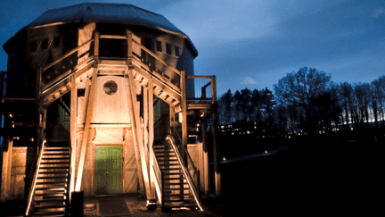 "La Tour Vagabonde" installée sur les bords de seine reconstitue "Le Globe", le célèbre théâtre élisabéthain de William Shakespeare 
 (DR)