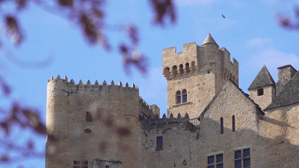 Découverte : le château de Beynac, un décor de cinéma au-dessus de la Dordogne (FRANCE 3)