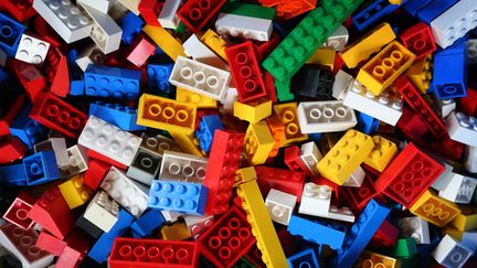 Briques de lego colorées (KARL-JOSEF HILDENBRAND / DPA)