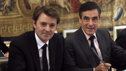 Fran&ccedil;ois Baroin (&agrave; gauche) et Fran&ccedil;ois Fillon, lors d'une r&eacute;union sur la crise de la zone euro, mardi 24 octobre 2011. (ERIC FEFERBEG/AFP PHOTO)