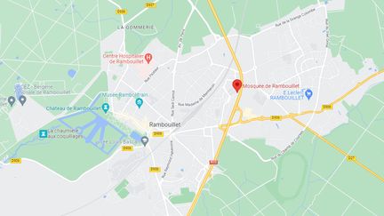 La mosquée qui a brûlé était installée sous une&nbsp;tente dans le quartier de la Louvière à Rambouillet (Yvelines). (GOOGLE MAPS)