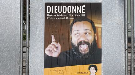 Affiche de campagne de Dieudonné pour les élections législatives 2017 dans l'Essonne.&nbsp; (MAXPPP)