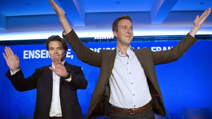 Geoffroy Didier (&agrave; g.) et&nbsp;Guillaume Peltier (&agrave; d.)&nbsp;le 6 octobre 2012, lors du lancement de leur motion "La Droite forte" au si&egrave;ge de l'UMP, &agrave; Paris. (LIONEL BONAVENTURE / AFP)