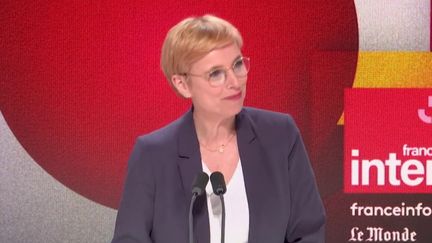 Clémentine Autain, députée La France Insoumise, invitée de Questions politiques dimanche 16 avril 2023. (CAPTURE ECRAN / FRANCEINFO)