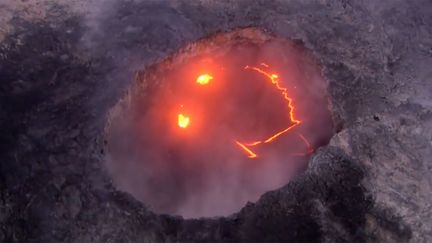 Etats-Unis : la lave dessine un sourire dans un volcan en éruption