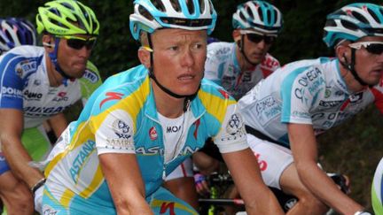 Alexandre Vinokourov et son regard inquiet avant le final de la 8e étape (PASCAL PAVANI / AFP)