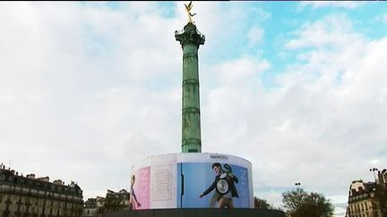 La publicité sur la Colonne de Juillet
 (France 3 Culturebox capture d&#039;écran)