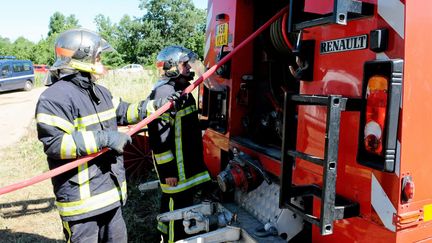 &nbsp; (Trois membres d'une même famille périssent dans l'incendie d'une maison dans la banlieue de Rouen © Maxppp)