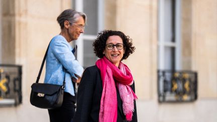 Elisabeth Borne et Emmanuelle Wargon, le 20 avril 2022 à l'Elysée. (XOSE BOUZAS / HANS LUCAS / AFP)