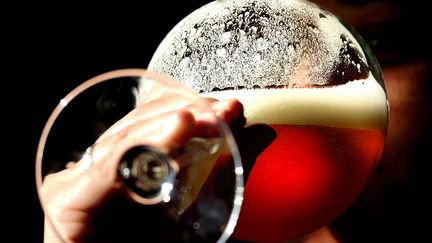 Les d&eacute;put&eacute;s ont vot&eacute;, le 25 octobre 2012, une hausse de 160% des taxes sur la bi&egrave;re, provoquant le m&eacute;contentement des brasseurs. (PHILIPPE HUGUEN / AFP)