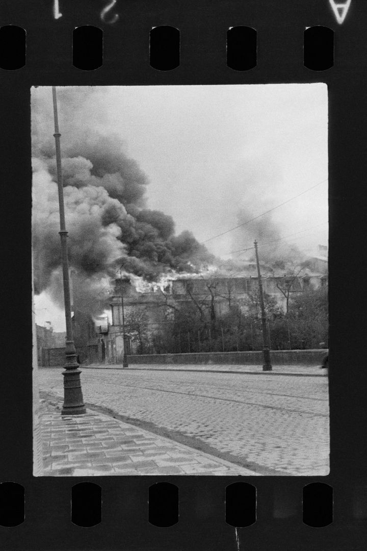 Incendie au ghetto de Varsovie (1943) (ZBIGNIEW LESZEK GRZYWACZEWSKI / AFP)