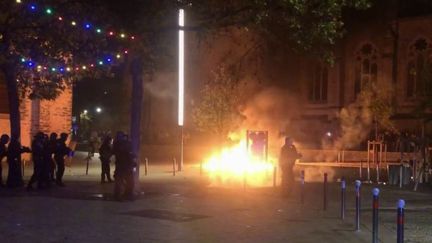 Rennes :&nbsp;une nuit d'affrontements avec la police en plein centre-ville (France 2)