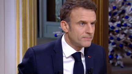 Loi immigration : "le bouclier qui nous manquait", selon Emmanuel Macron (France 2)