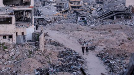 Le quartier Al-Daraj de la ville de Gaza, détruit après des bombardements israéliens, le 20 avril 2024. (DAWOUD ABO ALKAS / ANADOLU / AFP)