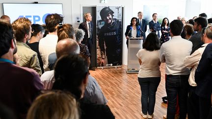 Un hommage au journaliste Arman Soldin, tué en Ukraine le 9 mai 2023, est organisé au siège de l'Agence France-Presse à Paris, le 1er juin 2023. (BERTRAND GUAY / POOL / AFP)